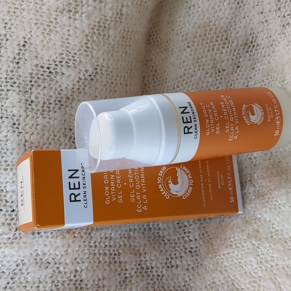 REN Glow Daily Vitamin C Gel Cream, 50ml/1.7fl oz - Picture 8 of 8